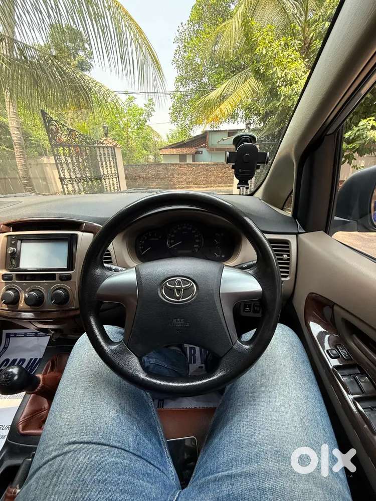 Immaculate 2015 Toyota Innova Mt - Silver - Neat & Clean - 160k Km