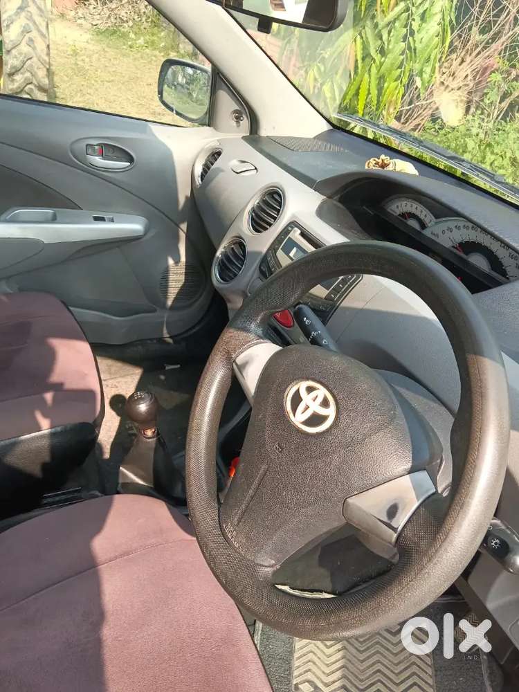 Toyota Etios Prem 2012