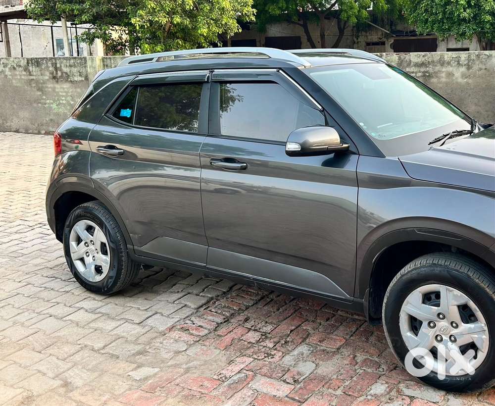 Hyundai Venue Petrol 2022