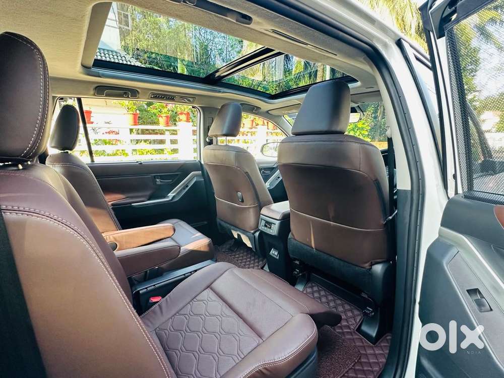 Toyota Innova Hycross 2.0 Zx (o) Hybrid 7 Str, 2025, Petrol