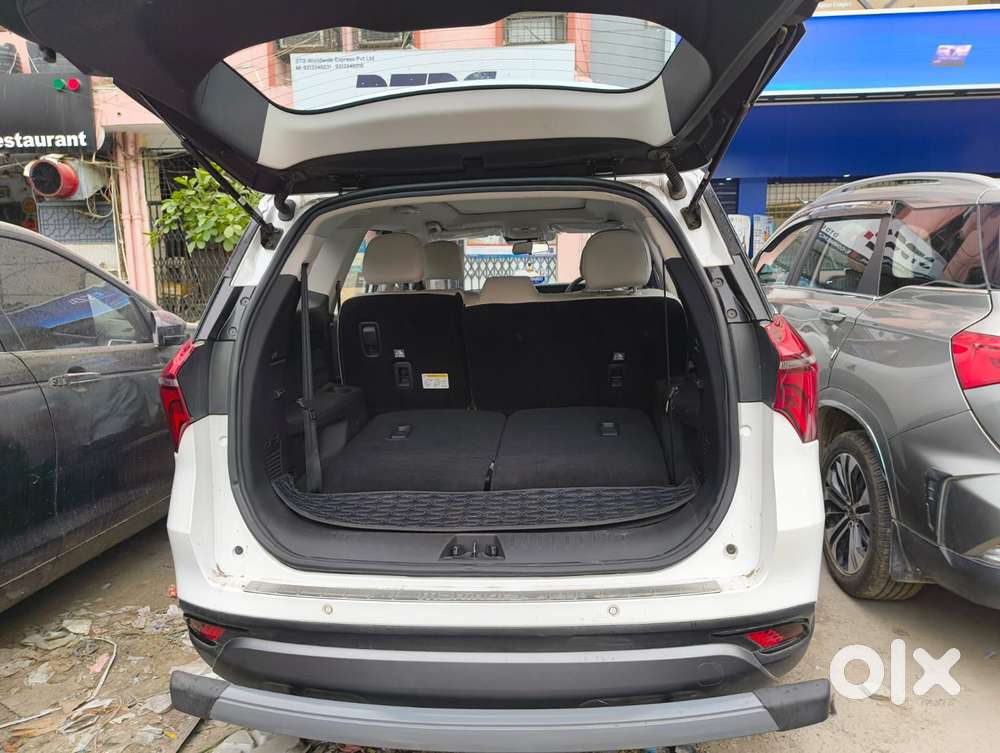 Mahindra Xuv700 2.0 Ax 7 Petrol At Luxury Pack Str, 2025, Petrol