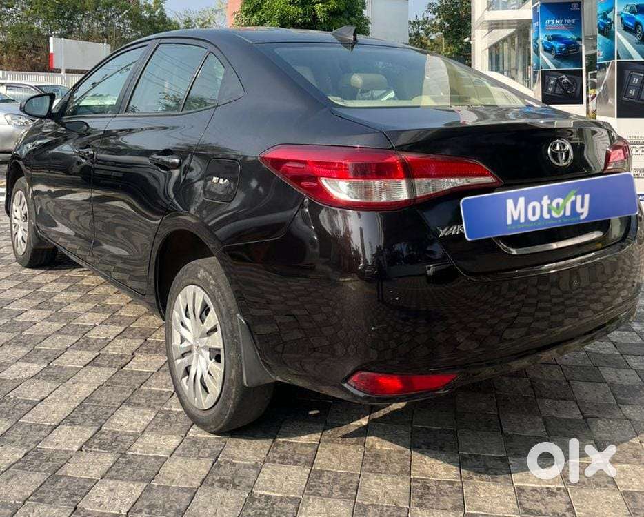 Toyota Yaris J Cvt, 2019, Petrol