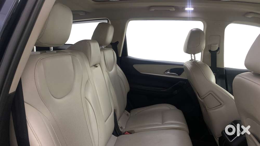 Mahindra Xuv700 2.0 Ax 7 Petrol At Luxury Pack Str, 2022, Petrol