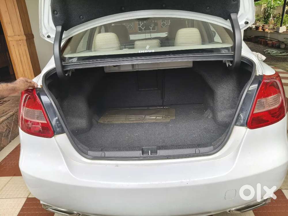 Maruti Suzuki Kizashi 2012