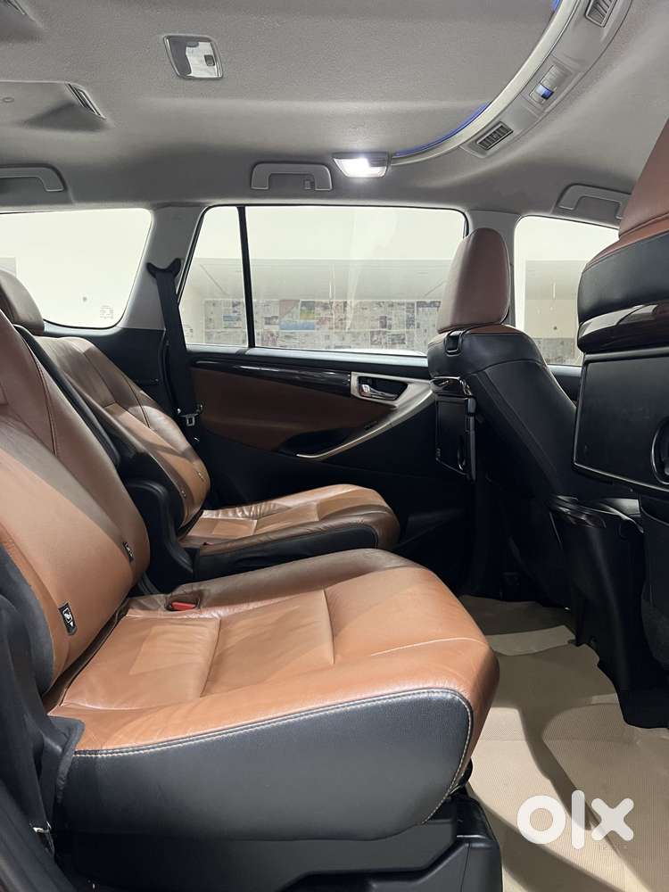 Toyota Innova Crysta 2.8 Zx At 7 Seater, 2017, Diesel
