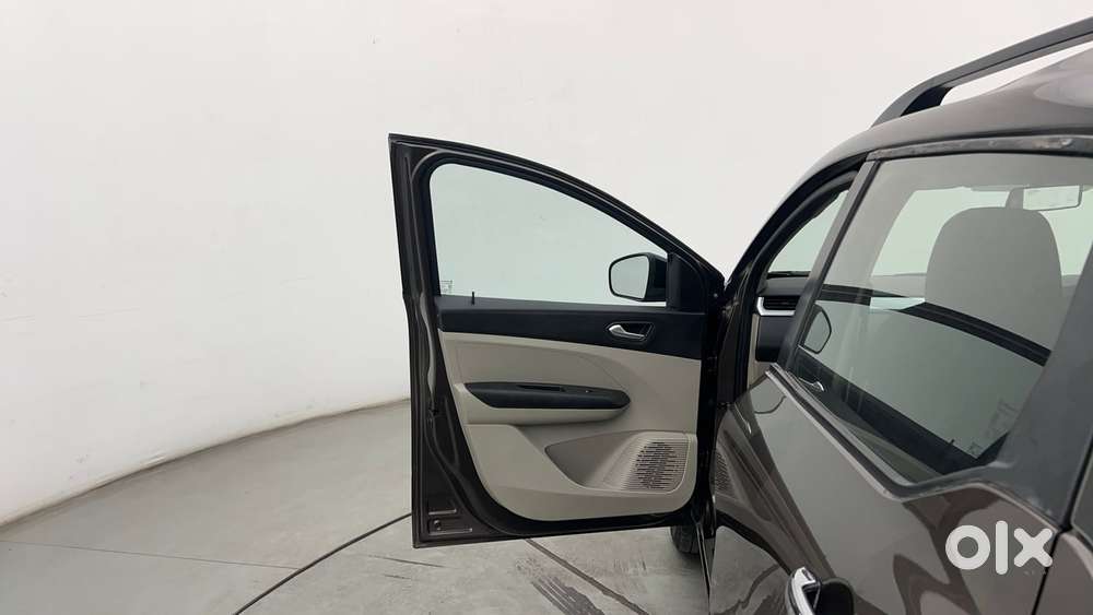 Renault Triber Rxz, 2021, Petrol