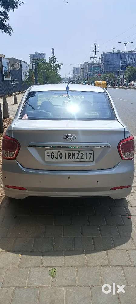 Hyundai Xcent Petrol 2015 Model 11 Mahina