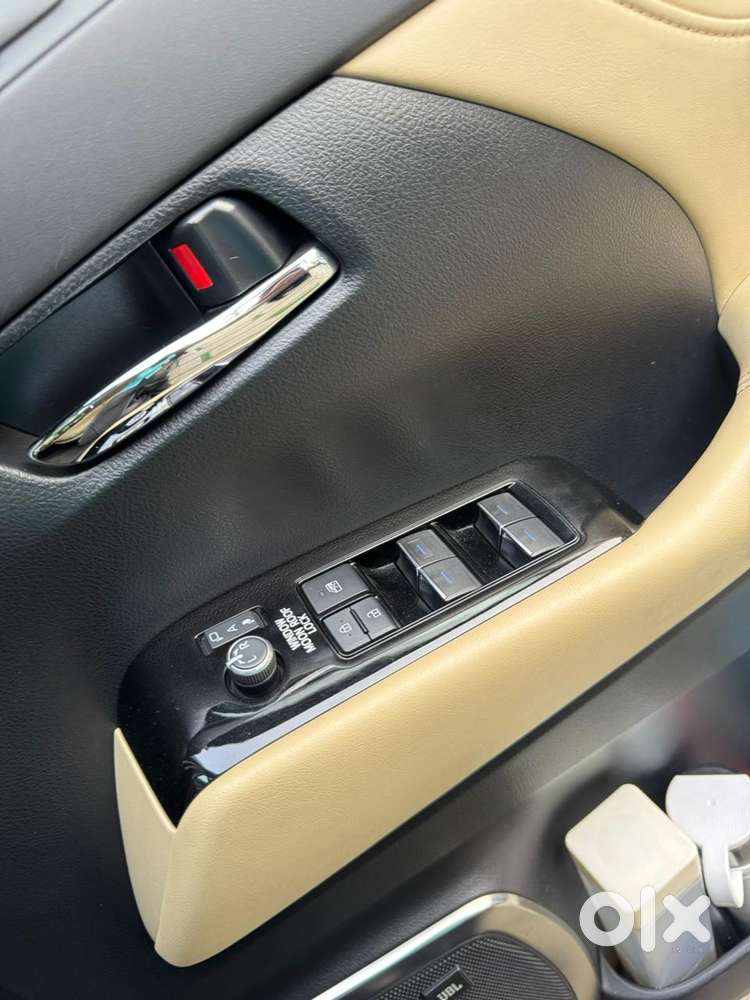 Toyota Vellfire 2.5 Executive Lounge, 2022, Petrol