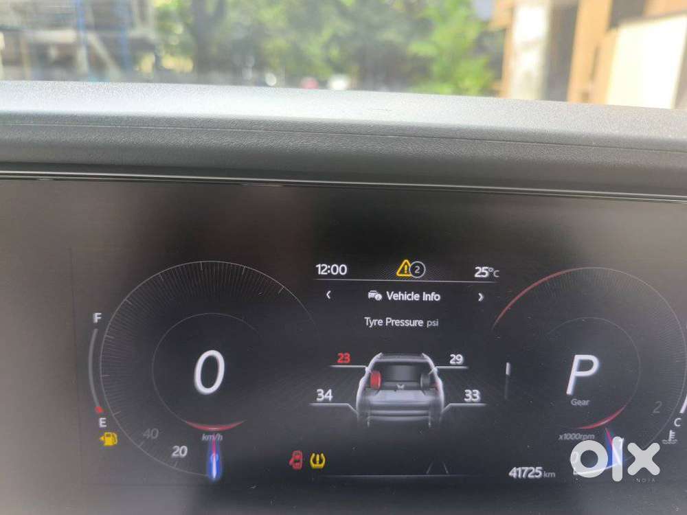Mahindra Xuv700 2.0 Ax 7 Petrol At Str, 2022, Petrol