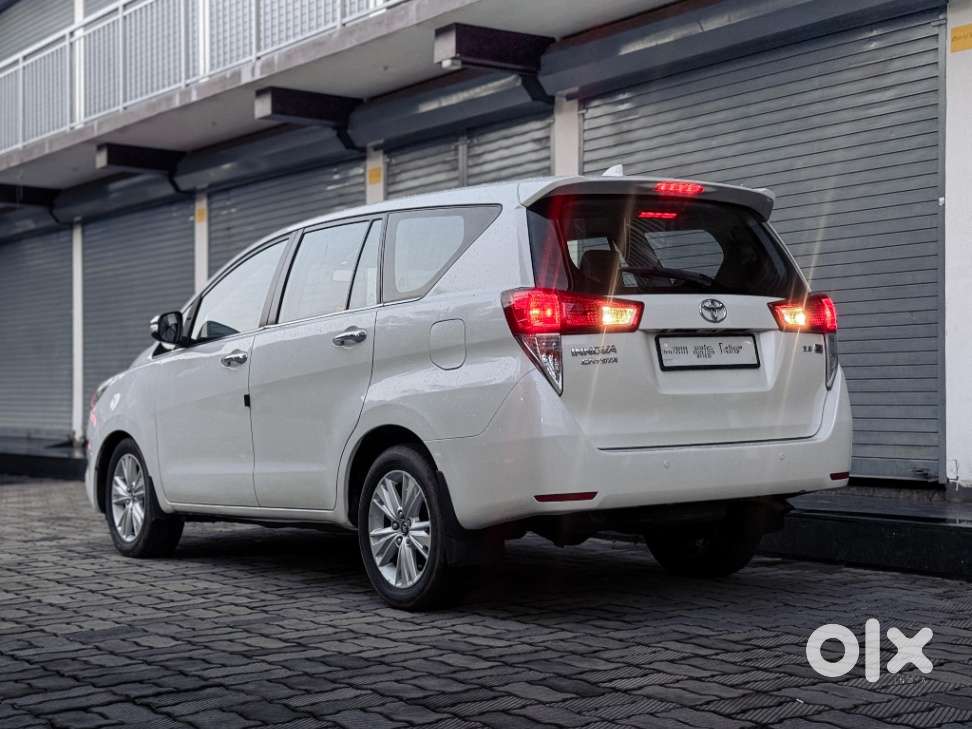 Toyota Innova Crysta 2.8z Automatic, 2016, Diesel