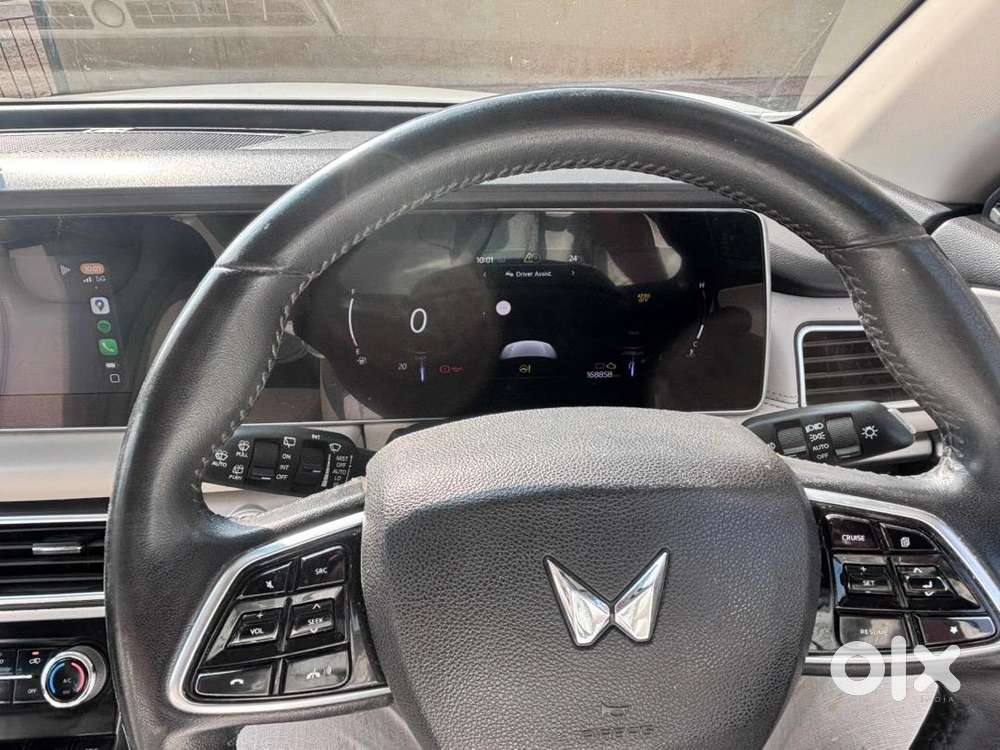 Mahindra Xuv700 2023 Diesel Well Maintained