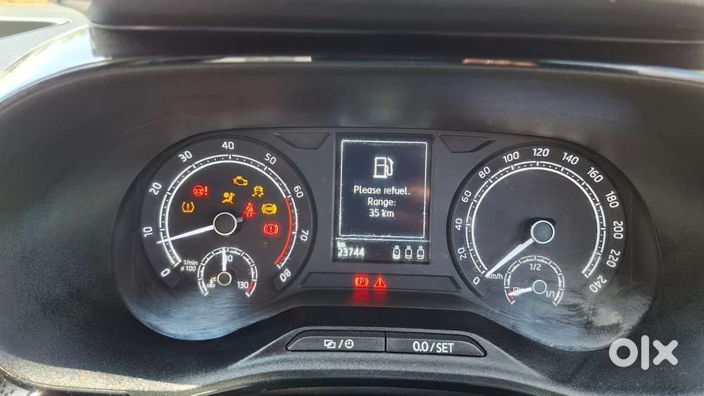 Skoda Slavia Ambition 1.0l Tsi At, 2024, Petrol