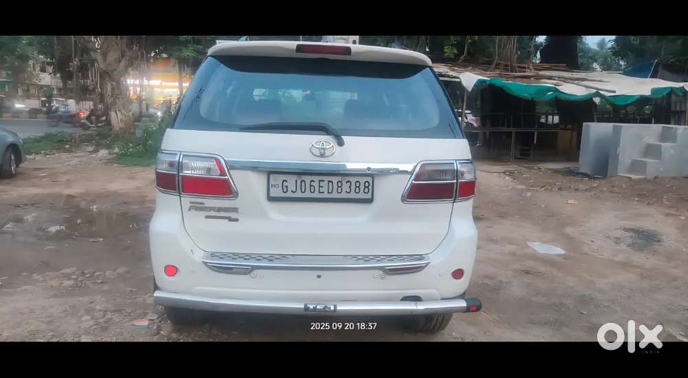 Toyota Fortuner 2011 Diesel 300000 Km Driven