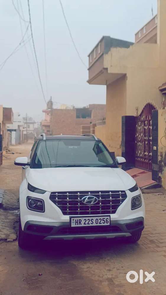 Hyundai Venue 2021 Petrol 45000 Km Driven