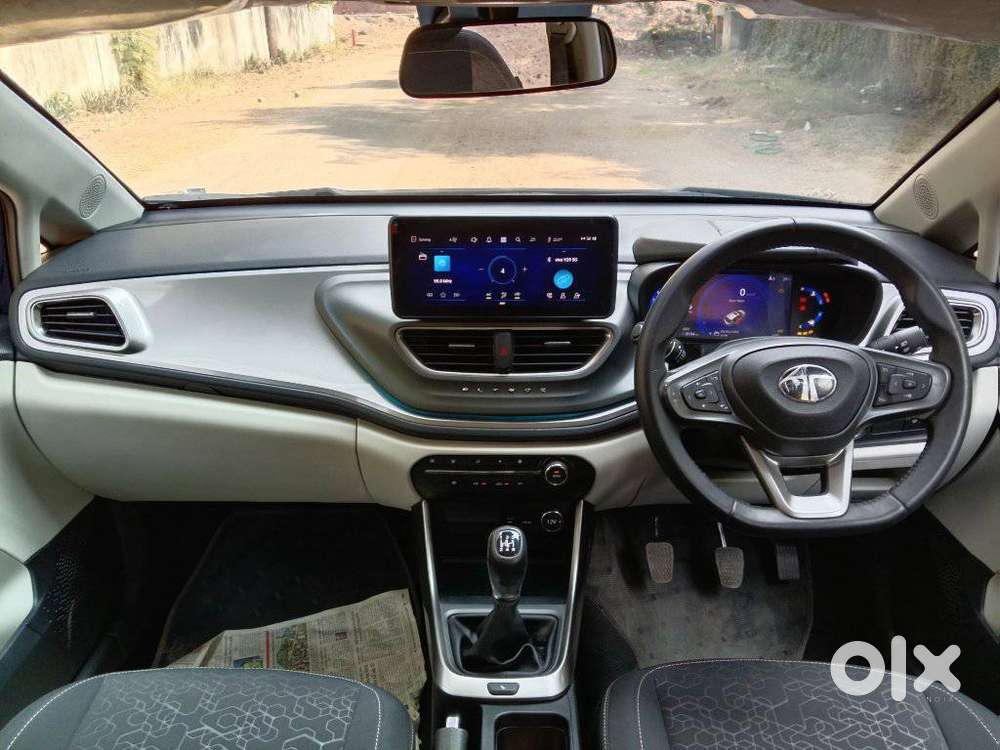 Tata Altroz 1.2 Xt Luxe Petrol, 2024, Petrol