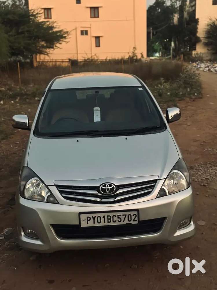 Toyota Innova Diesel 2.5 V 7 Str 2010