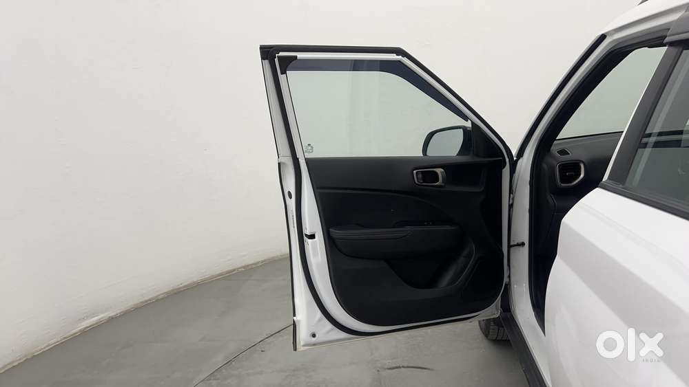 Hyundai Venue Sx Knight Edition  Mt, 2024, Petrol