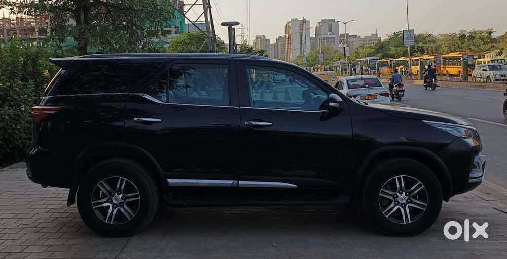 Toyota Fortuner [2021-ongoing] 2.8 2wd Diesel At, 2023, Diesel