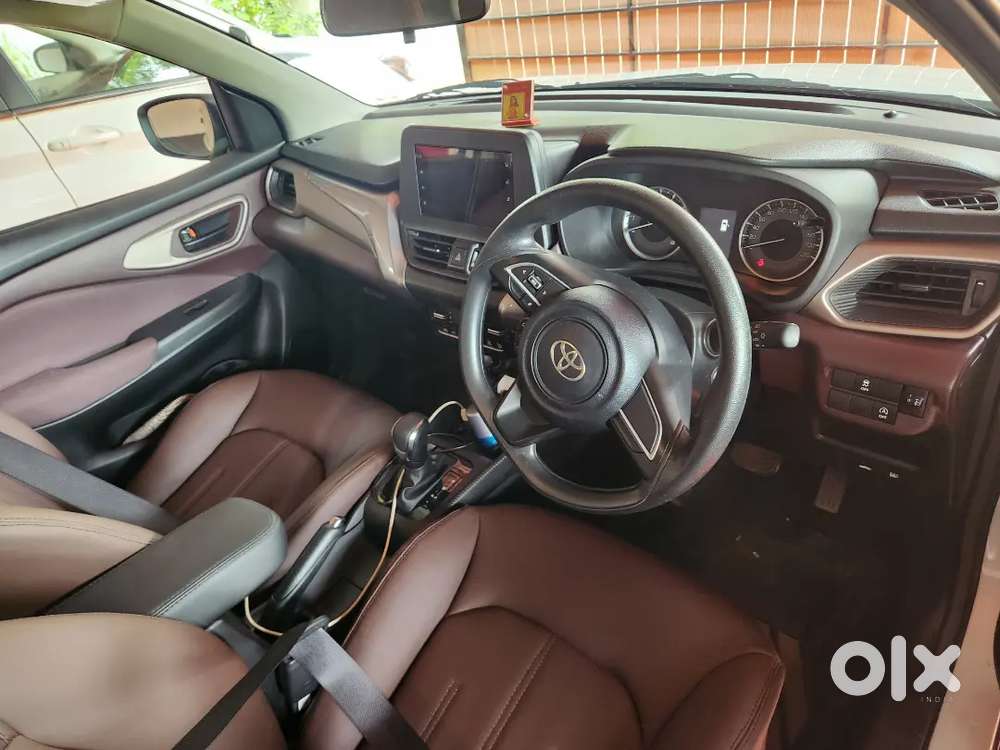 Toyota Urban Cruiser 2024 Plus Petrol Amt