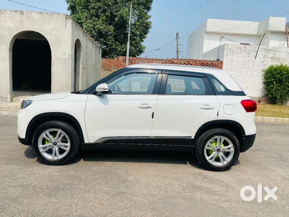 Maruti Suzuki Vitara Brezza 1.5 Zxi At, 2022, Petrol
