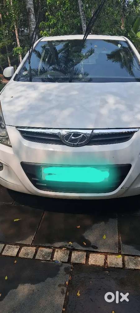 Hyundai I20 Asta Abs With Sunroof 2011