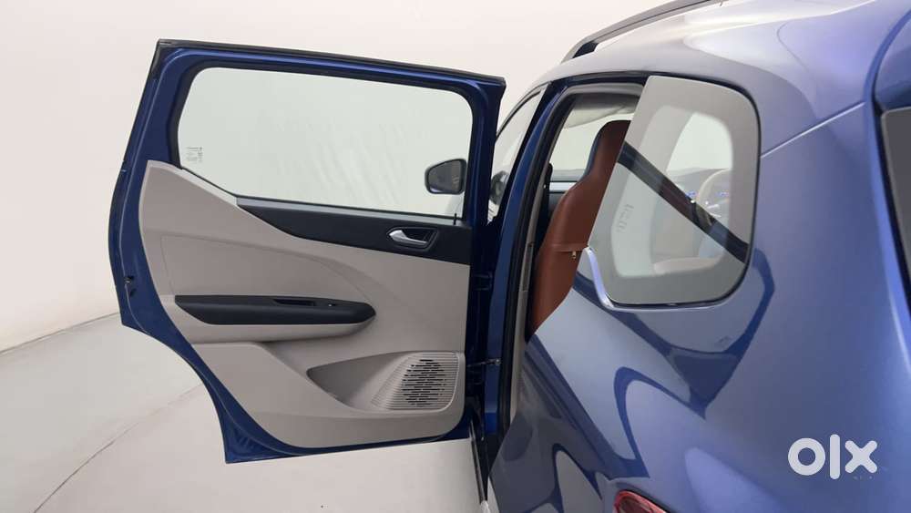 Renault Triber Rxz, 2023, Petrol