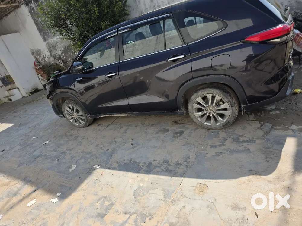 Toyota Innova Hycross 2024