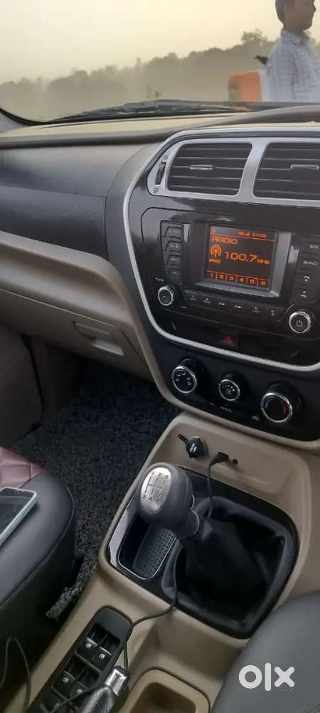 Mahindra Tuv 300 2017 Top Modal