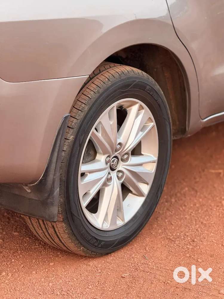 Innova Crysta  2.8