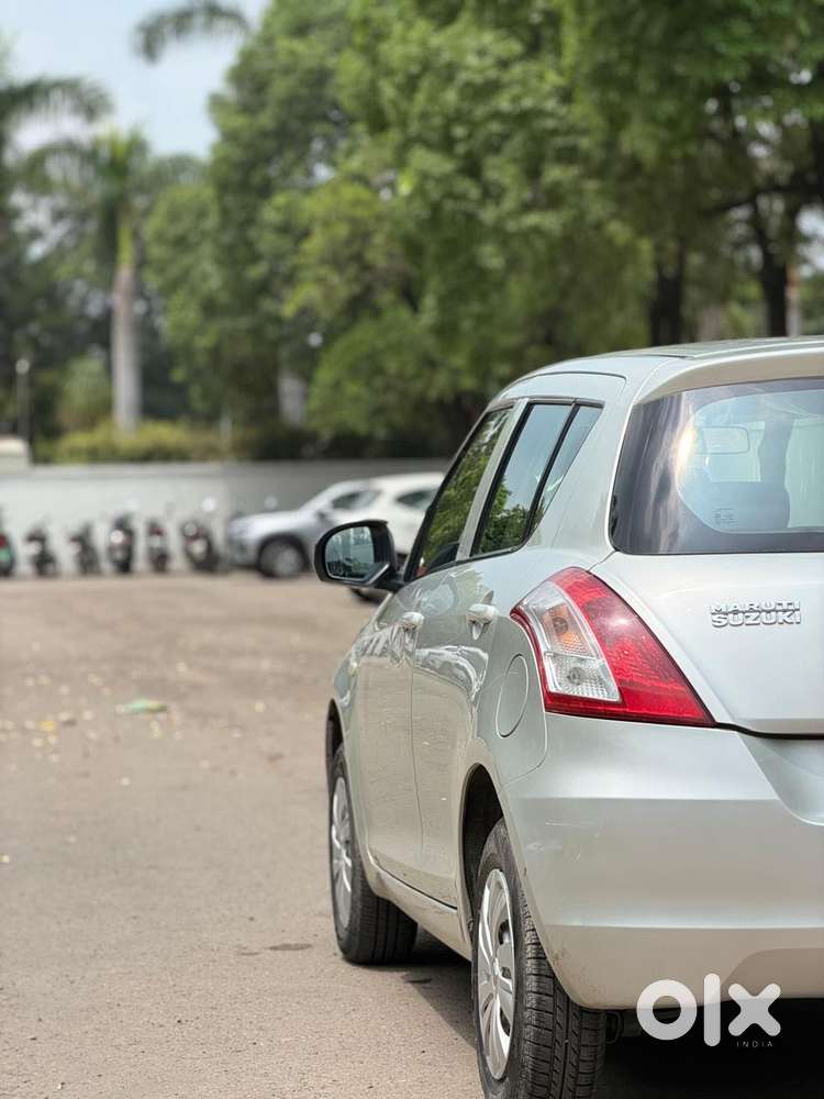 Maruti Suzuki Swift Vxi Optional, 2016, Petrol