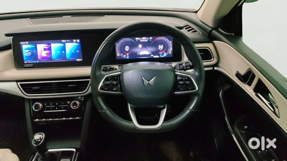 Mahindra Xuv700 2.0 Ax 5 Petrol Mt 7 Str, 2021, Diesel