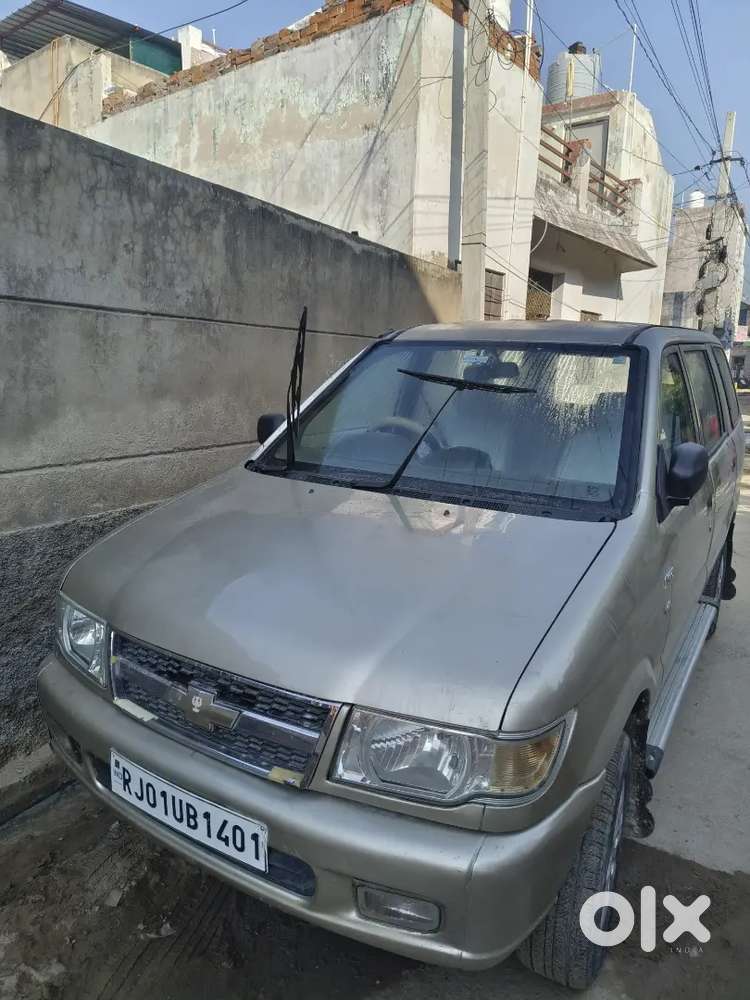 Tavera Top Model 7 Seater