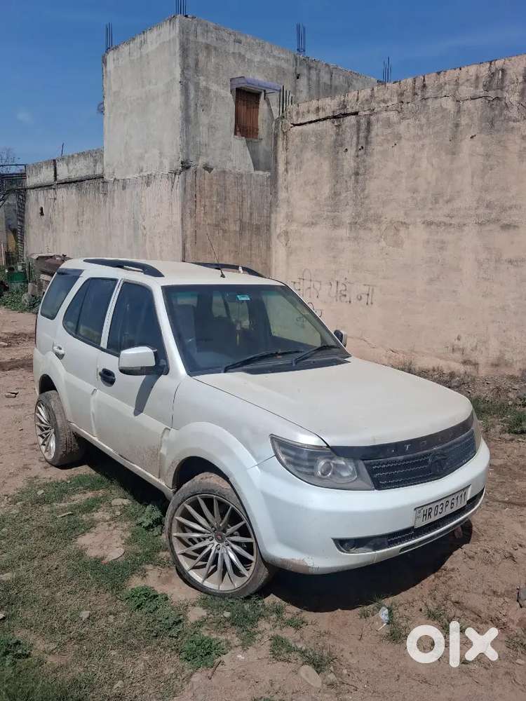 Tata Safari Storme 2012