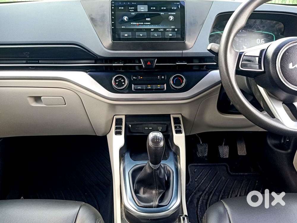 Kia Carens 1.5 Premium 7 Str, 2023, Petrol