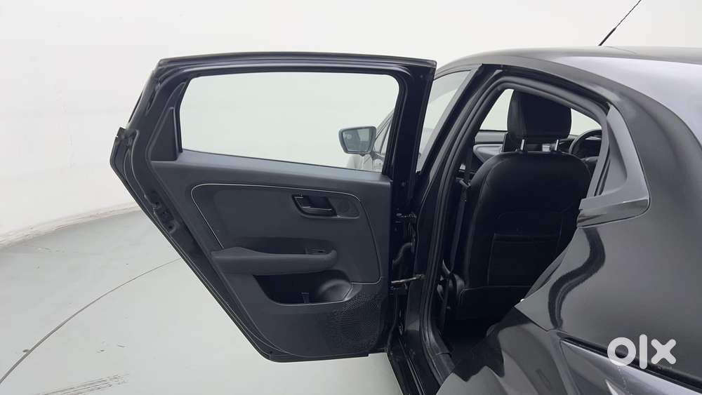 Tata Altroz 1.2 Xza Plus Dark Edition Dct, 2022, Petrol