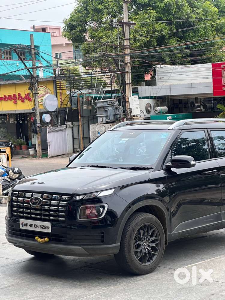 Hyundai Venue Petrol 2024