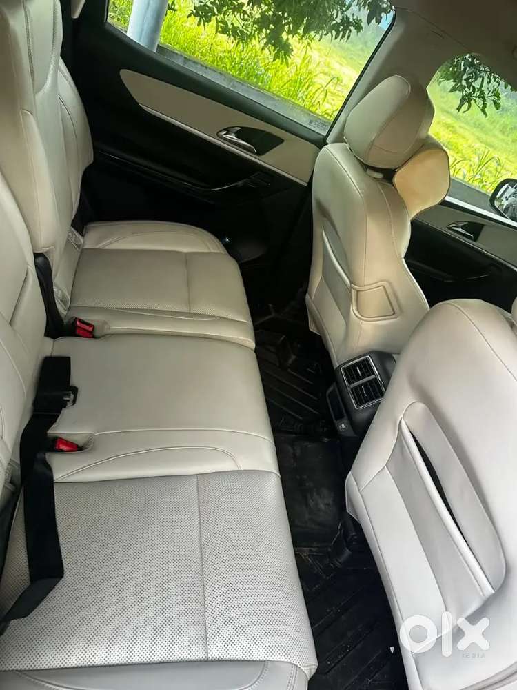 Mahindra Xuv700 Ax7 L  Diesel 2024- Black Edition