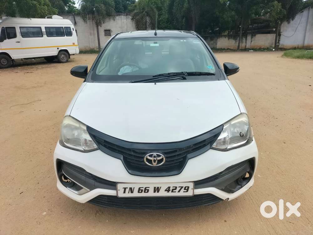 Toyota Etios Liva V Dual Tone, 2017, Petrol