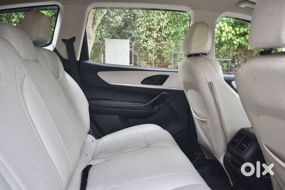 Mahindra Xuv700 2.2 Ax 5 Diesel At Str, 2022, Diesel