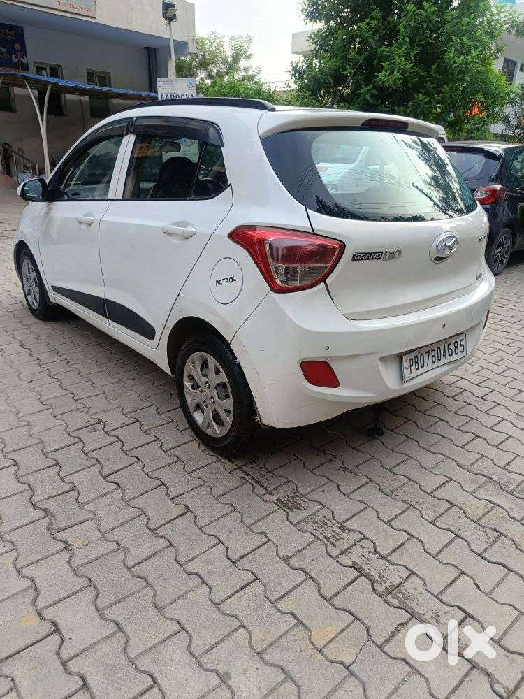Hyundai Grand I10 Sportz, 2016, Petrol