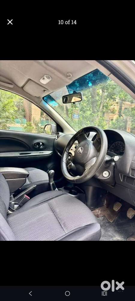 Doctor Used Top Model Nissan Petrol Car 2011