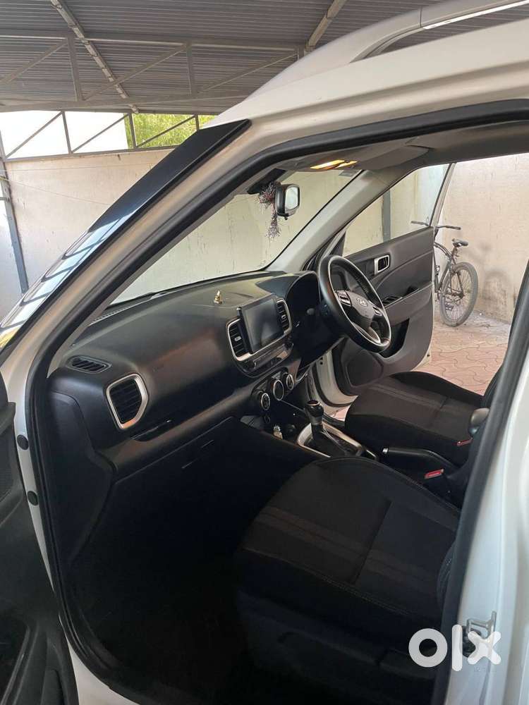 Hyundai Venue Petrol At 2020