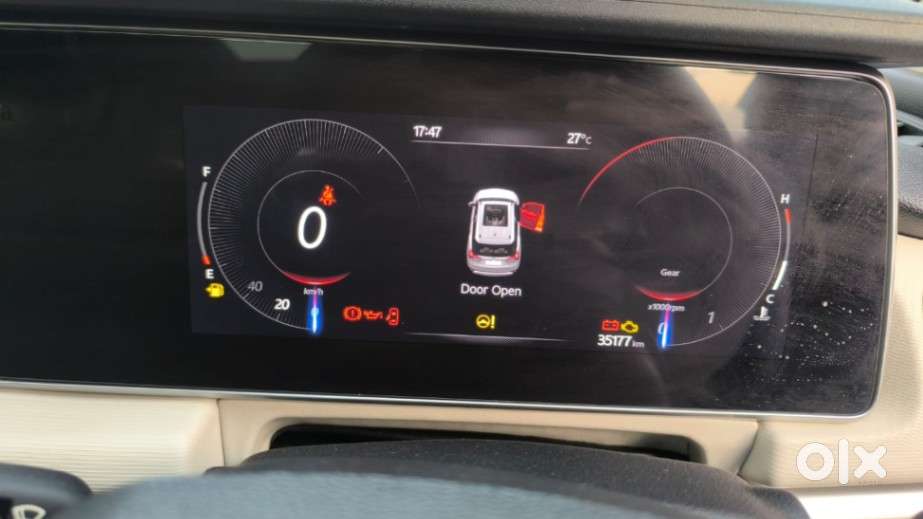Mahindra Xuv700 2.0 Ax 5 Petrol Mt 7 Str, 2022, Petrol