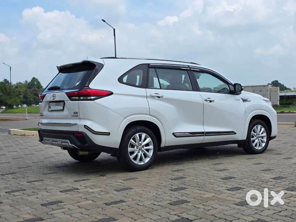 Toyota Innova Hycross 2.0 Vx Hybrid 7 Str, 2023, Petrol