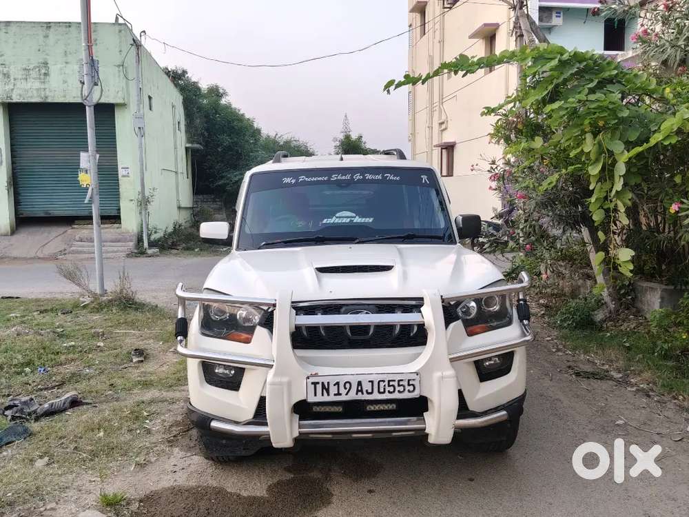Mahindra Scorpio S10