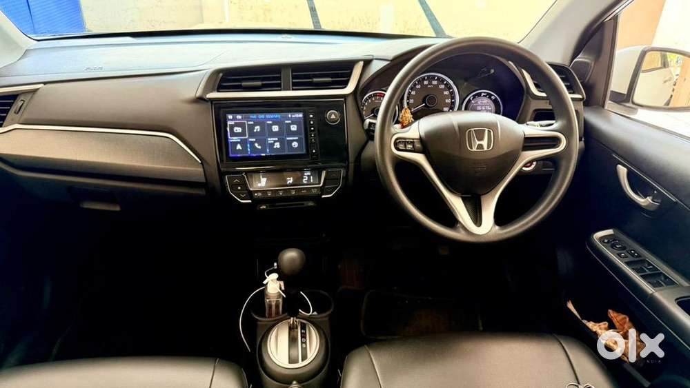 Honda Br-v: Pearl White-7 Seater-2019-autot-top Condition-fully Loaded