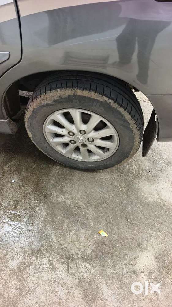 Toyota Innova 2.5 V 7 2012