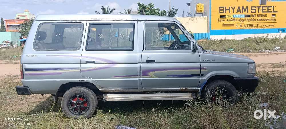 Toyota Qualis 2001 Diesel 75000 Km Driven