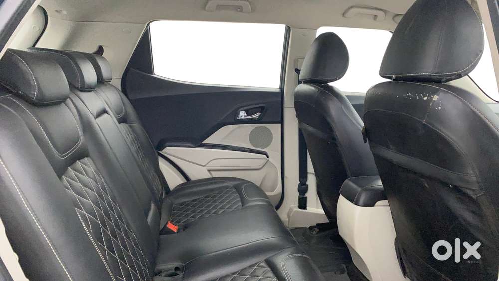 Mahindra Xuv300 W8, 2021, Petrol