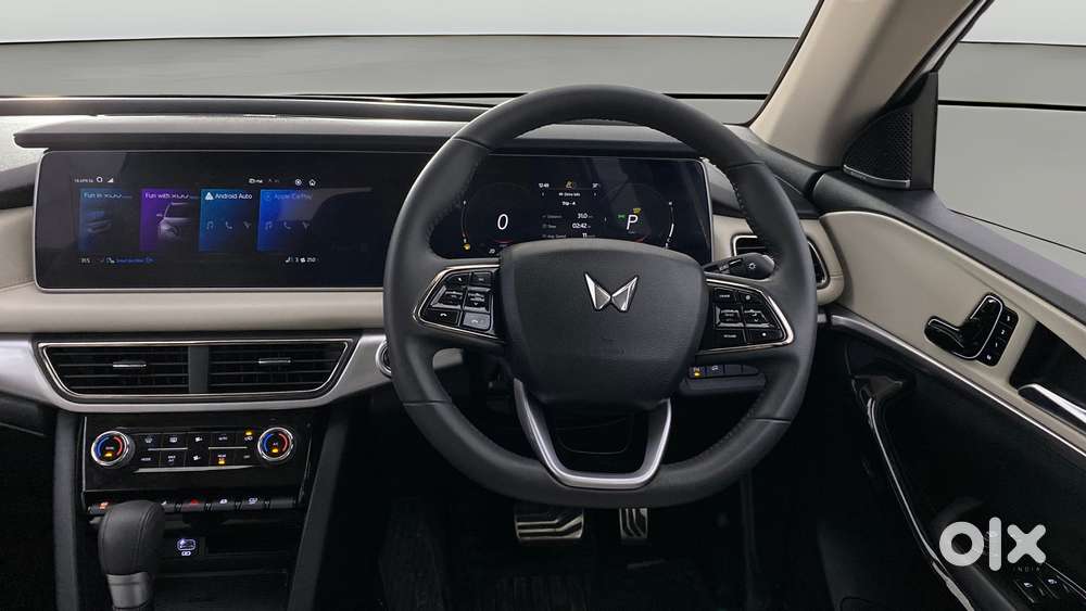 Mahindra Xuv700 2.0 Ax 7 Petrol Mt Str, 2024, Petrol